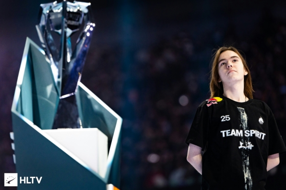 Uzi ：比赛不可能一把不赢 拼了命也要赢一把 那把很有可能是K神队